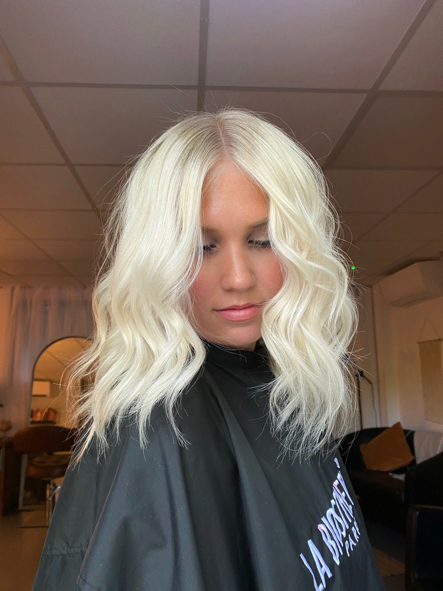 High impact blonde / T-section around Nano hair extensions - Mini Tutorial